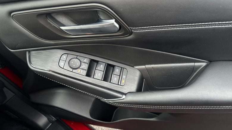 Nissan Qashqai 1.3 DiG-T MH N-Connecta 5dr Petrol Hatchback